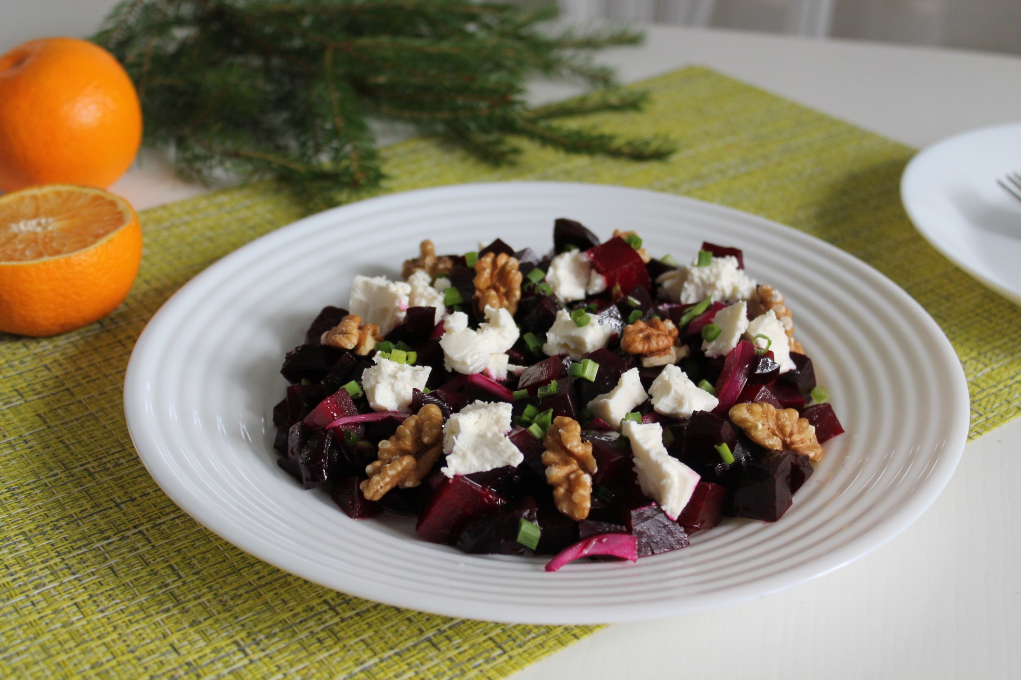 Салат из свёклы с сыром фета и грецкими орехами